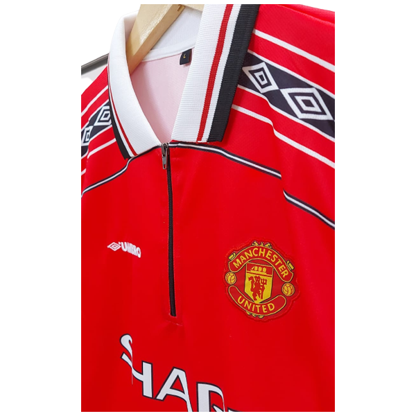 Manchester United David Beckham retro jersey front logo